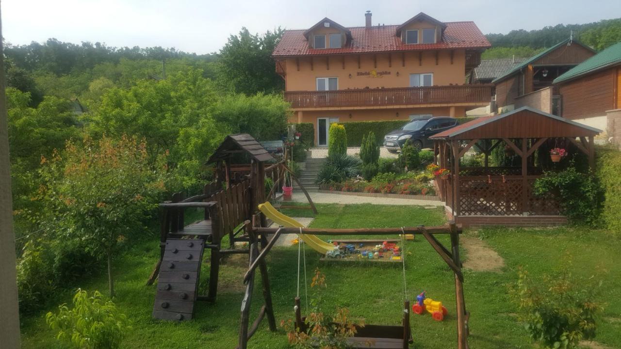 Apartmán Zlatá rybka Podhájska Esterno foto