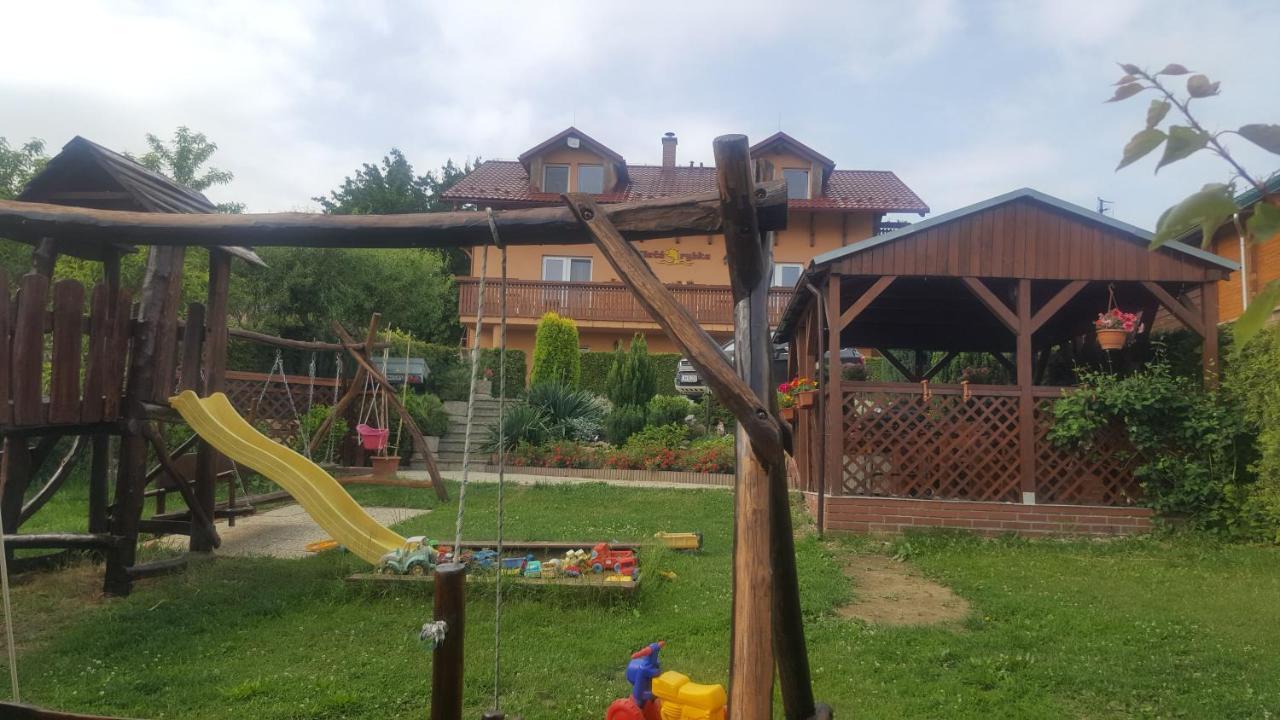 Apartmán Zlatá rybka Podhájska Esterno foto